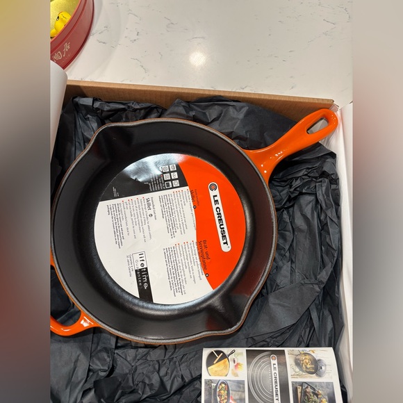 New Le Creuset Signature handle 10.25inch Enamel Cast Iron Skillet MSRP:$230 - Picture 2 of 8